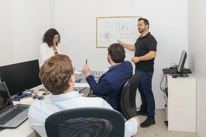 Retrato corporativo Fátima, EZtec — Fotografia de marca pessoal